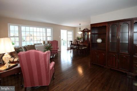 5534 Queensberry Ave, Springfield, VA 22151 photo 2