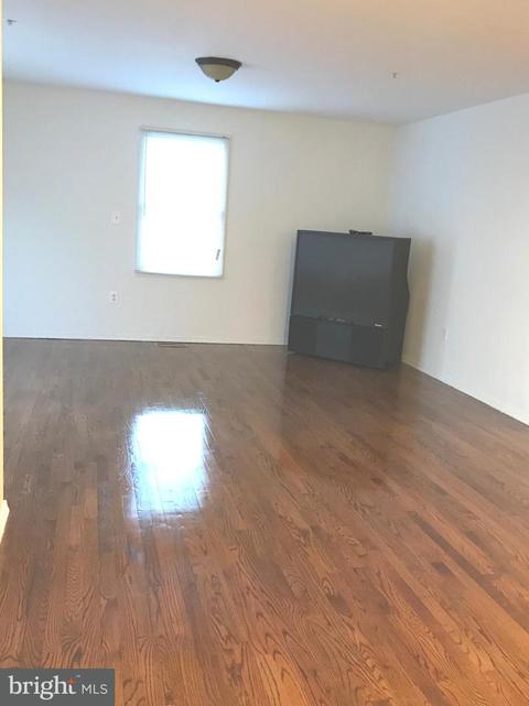 9032 Hickory Hill Ave, Lanham, MD 20706 photo 4