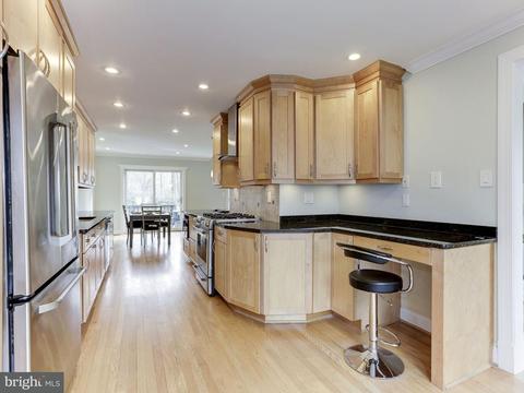 2021 Golf Course Dr, Reston, VA 20191 photo 10