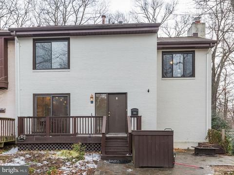 2021 Golf Course Dr, Reston, VA 20191 photo 1