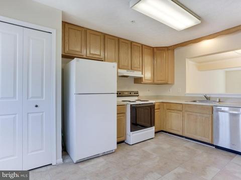 9202 Brewington Ln, Laurel, MD 20723 photo 10