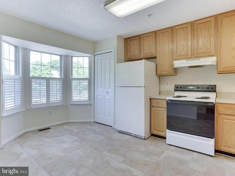 9202 Brewington Ln, Laurel, MD 20723 photo 8