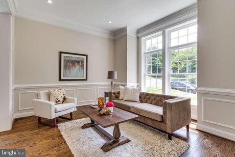 6828 Dean Dr, Mclean, VA 22101 photo 3