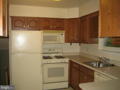 8120 Drayton Ln, Springfield, VA 22151 photo 12