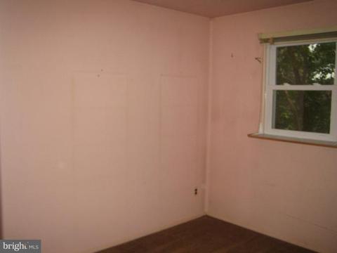 8120 Drayton Ln, Springfield, VA 22151 photo 9