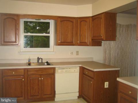 8120 Drayton Ln, Springfield, VA 22151 photo 10