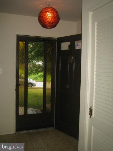 8120 Drayton Ln, Springfield, VA 22151 photo 3