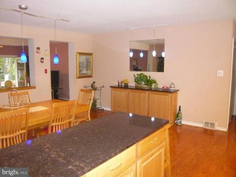 7507 Inzer St, Springfield, VA 22151 photo 4