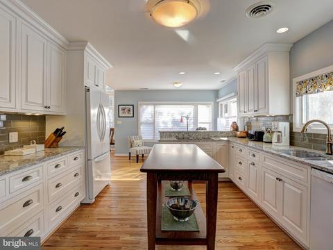 315 Bay Front Dr, Pasadena, MD 21122 photo 10