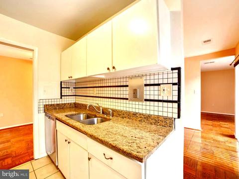 2210 Greenery Ln #202, Silver Spring, MD 20906 photo 14
