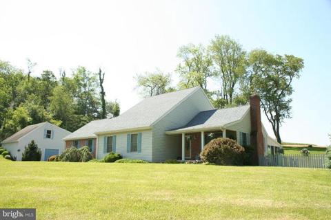 718 Spring Mills Rd, Westminster, MD 21157 photo 1