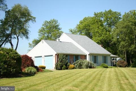 718 Spring Mills Rd, Westminster, MD 21157 photo 2