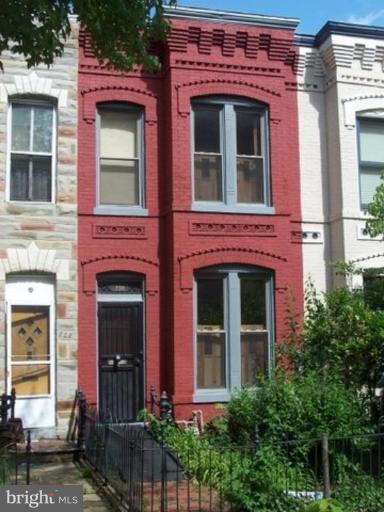 730 9th St SE, Washington, DC 20003 photo 1