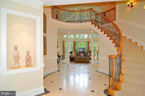 903 Douglass Dr, Mclean, VA 22101 photo 2