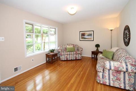 6616 Sandover Ct, Springfield, VA 22152 photo 2