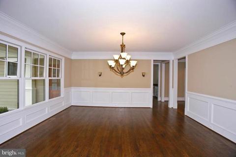 7904 Old Falls Rd, Mclean, VA 22102 photo 4
