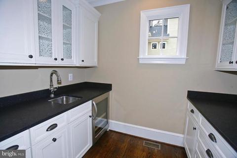 7904 Old Falls Rd, Mclean, VA 22102 photo 5