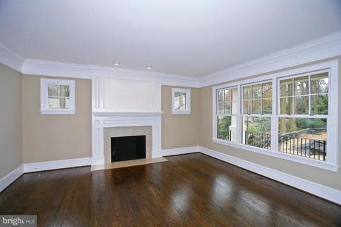 7904 Old Falls Rd, Mclean, VA 22102 photo 3