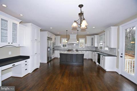 7904 Old Falls Rd, Mclean, VA 22102 photo 6