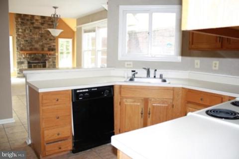 9333 Creekview Dr, Laurel, MD 20708 photo 12