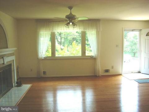 5215 Ravensworth Rd, Springfield, VA 22151 photo 4