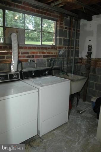 8113 Carrick Ln, Springfield, VA 22151 photo 11