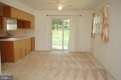 8113 Carrick Ln, Springfield, VA 22151 photo 5