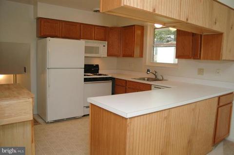 8113 Carrick Ln, Springfield, VA 22151 photo 3