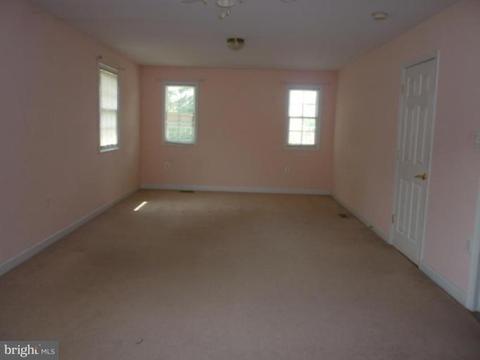 5344 Ravensworth Rd, Springfield, VA 22151 photo 1