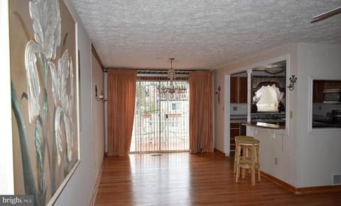 558 Logan St, Frederick, MD 21701 photo 4