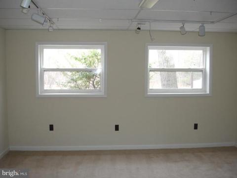 188 Oak Dr, Pasadena, MD 21122 photo 1