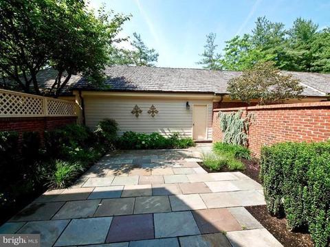 7279 Evans Mill Rd, Mclean, VA 22101 photo 3