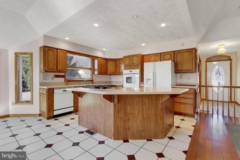 2328 Golf View Ln, Hampstead, MD 21074 photo 3