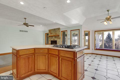 2328 Golf View Ln, Hampstead, MD 21074 photo 9