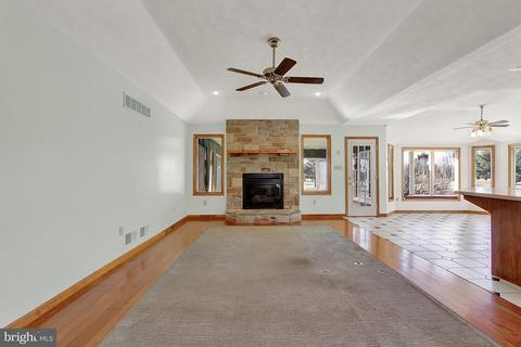 2328 Golf View Ln, Hampstead, MD 21074 photo 4