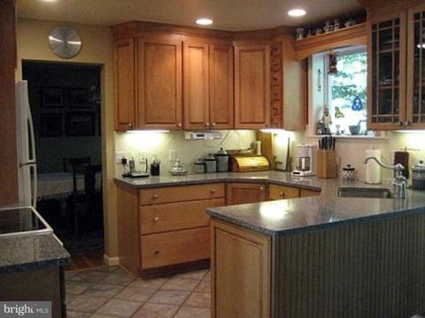 8417 Thames St, Springfield, VA 22151 photo 4