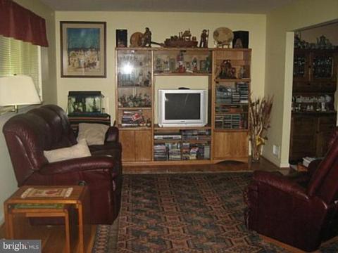 8417 Thames St, Springfield, VA 22151 photo 3