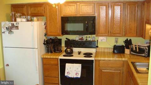 10648 Whiterock Ct, Laurel, MD 20723 photo 2