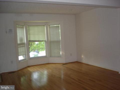 8809 Ashberry Ct, Laurel, MD 20723 photo 2