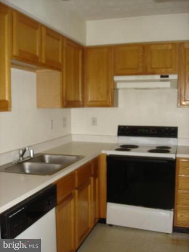 8809 Ashberry Ct, Laurel, MD 20723 photo 3