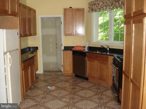 7603 Dunston St, Springfield, VA 22151 photo 2