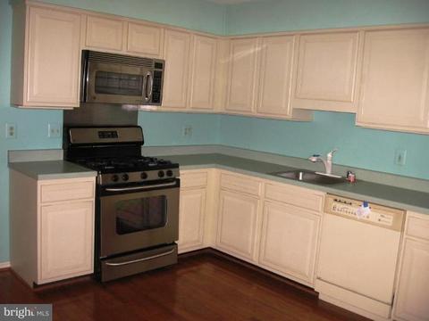 7219 Gentian Ct, Springfield, VA 22152 photo 4