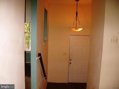 7219 Gentian Ct, Springfield, VA 22152 photo 2