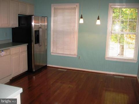 7219 Gentian Ct, Springfield, VA 22152 photo 3