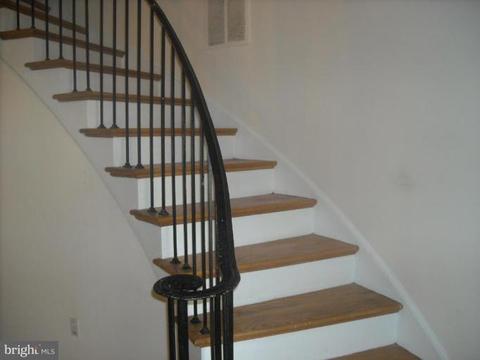 5973 Queenston St, Springfield, VA 22152 photo 9