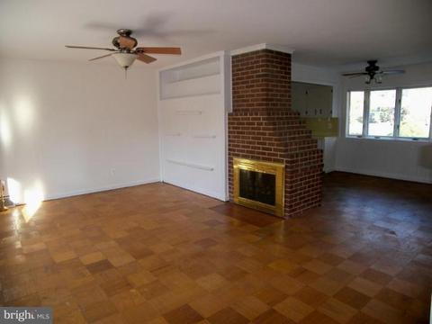 5956 Atteentee Rd, Springfield, VA 22150 photo 3