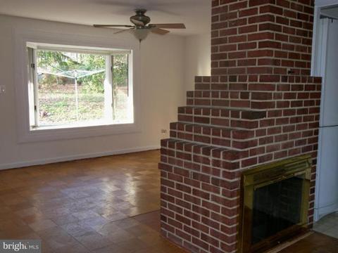 5956 Atteentee Rd, Springfield, VA 22150 photo 4