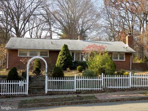 5956 Atteentee Rd, Springfield, VA 22150 photo 1