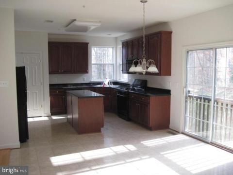 8903 Sumner Grove Dr, Laurel, MD 20708 photo 6