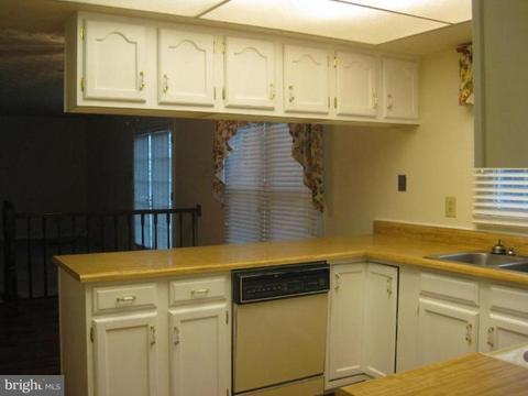 173 Applegate Dr, Sterling, VA 20164 photo 2